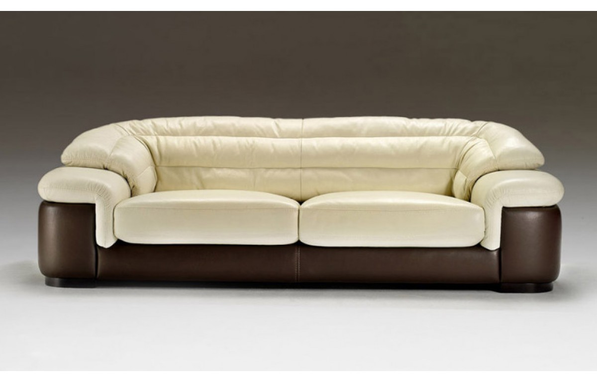 Диван мебель рассрочка. Диваны. Кожаный диван светлый. Кожаный диван бежевый. Спальня с кожаным диваном.